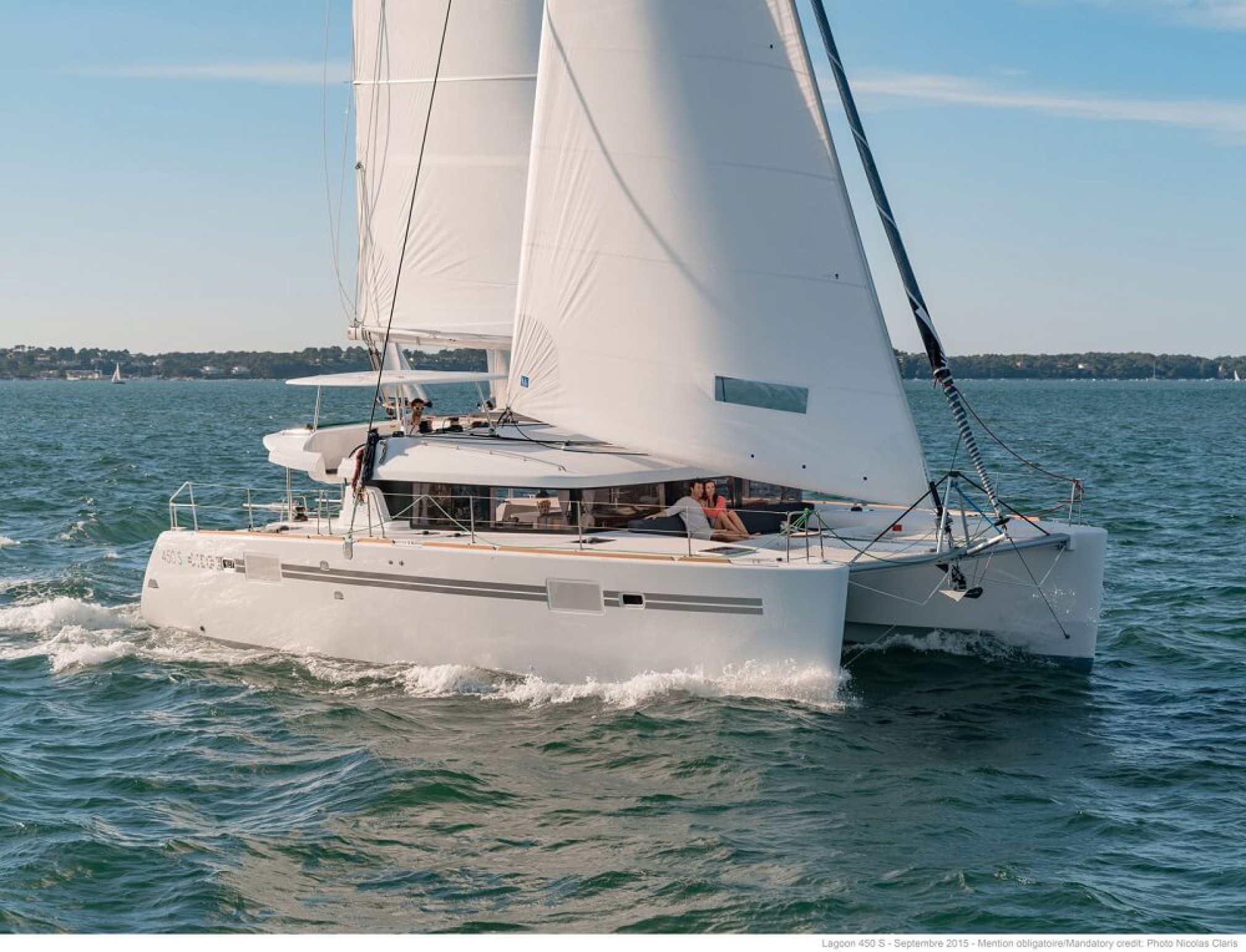 Catamaran de location Lagoon 450S naviguant