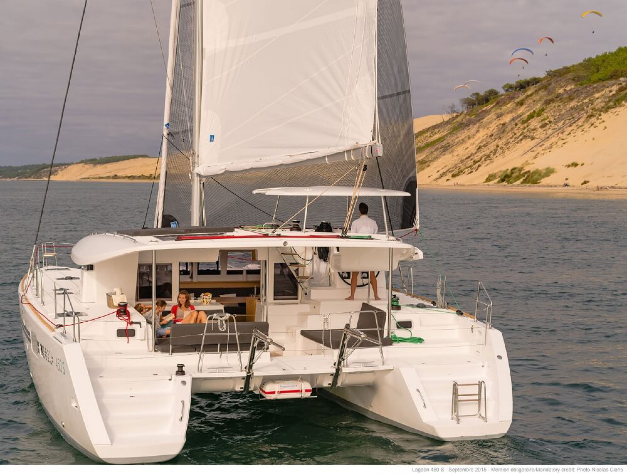 Catamarán de alquiler Lagoon 450S fondeado