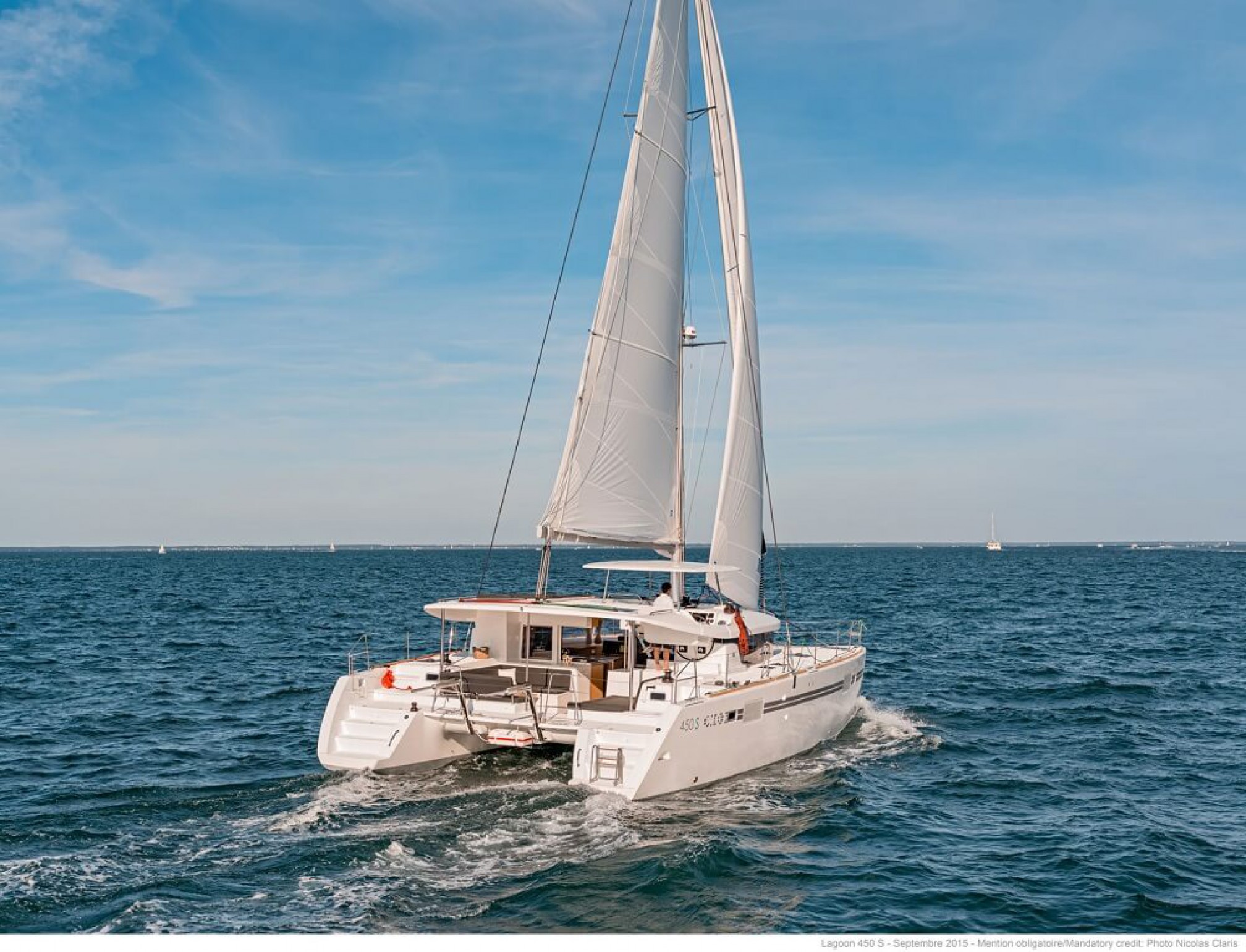 Catamaran de location Lagoon 450S naviguant