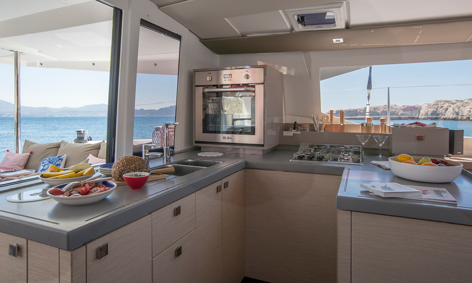 Catamaran de location Astrea 42 cuisine