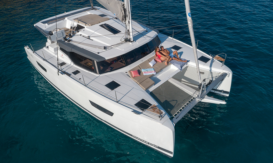 Catamaran de location Astrea 42 naviguant 