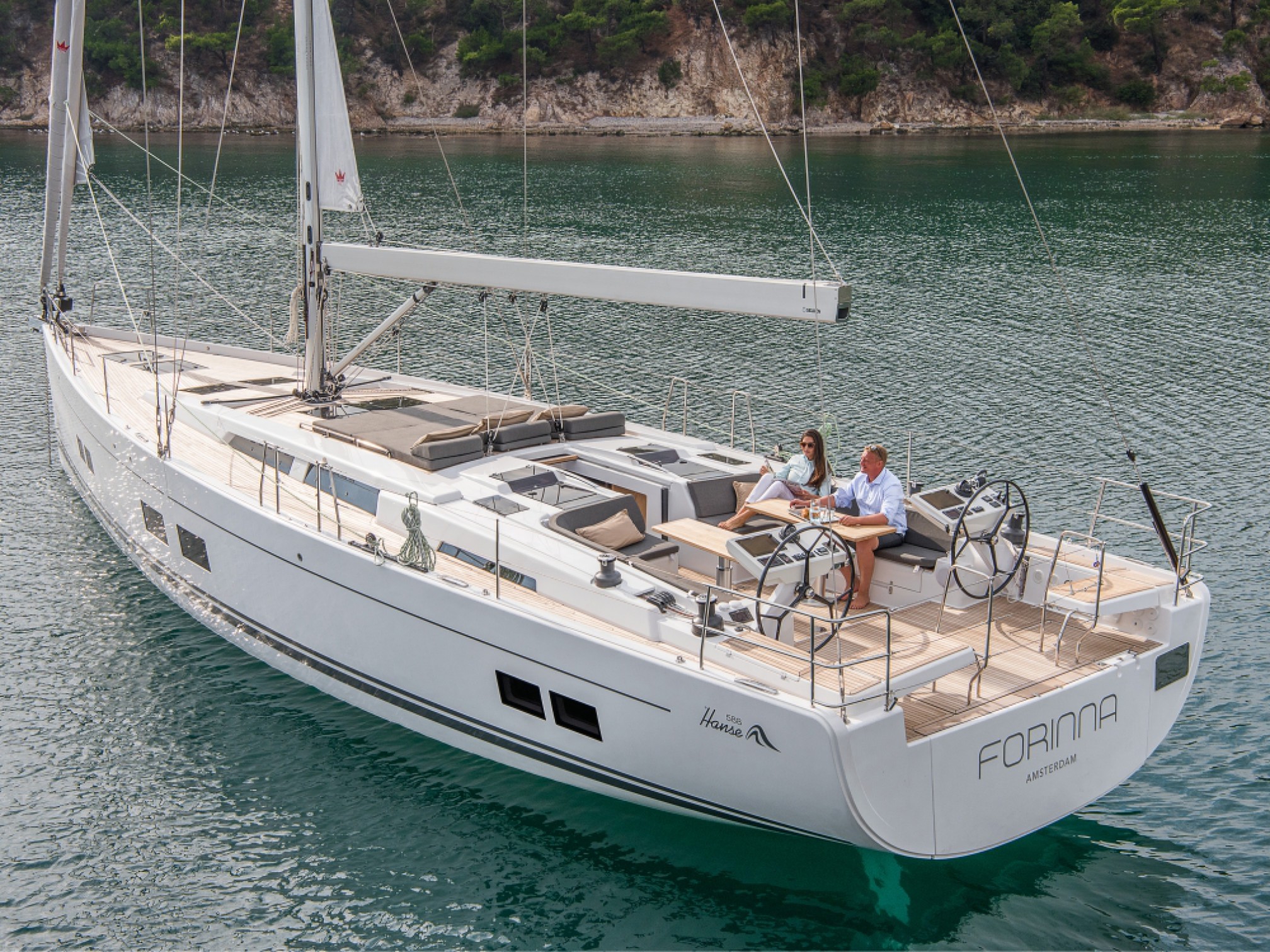 Veler de lloguer Hanse 588 fondejat