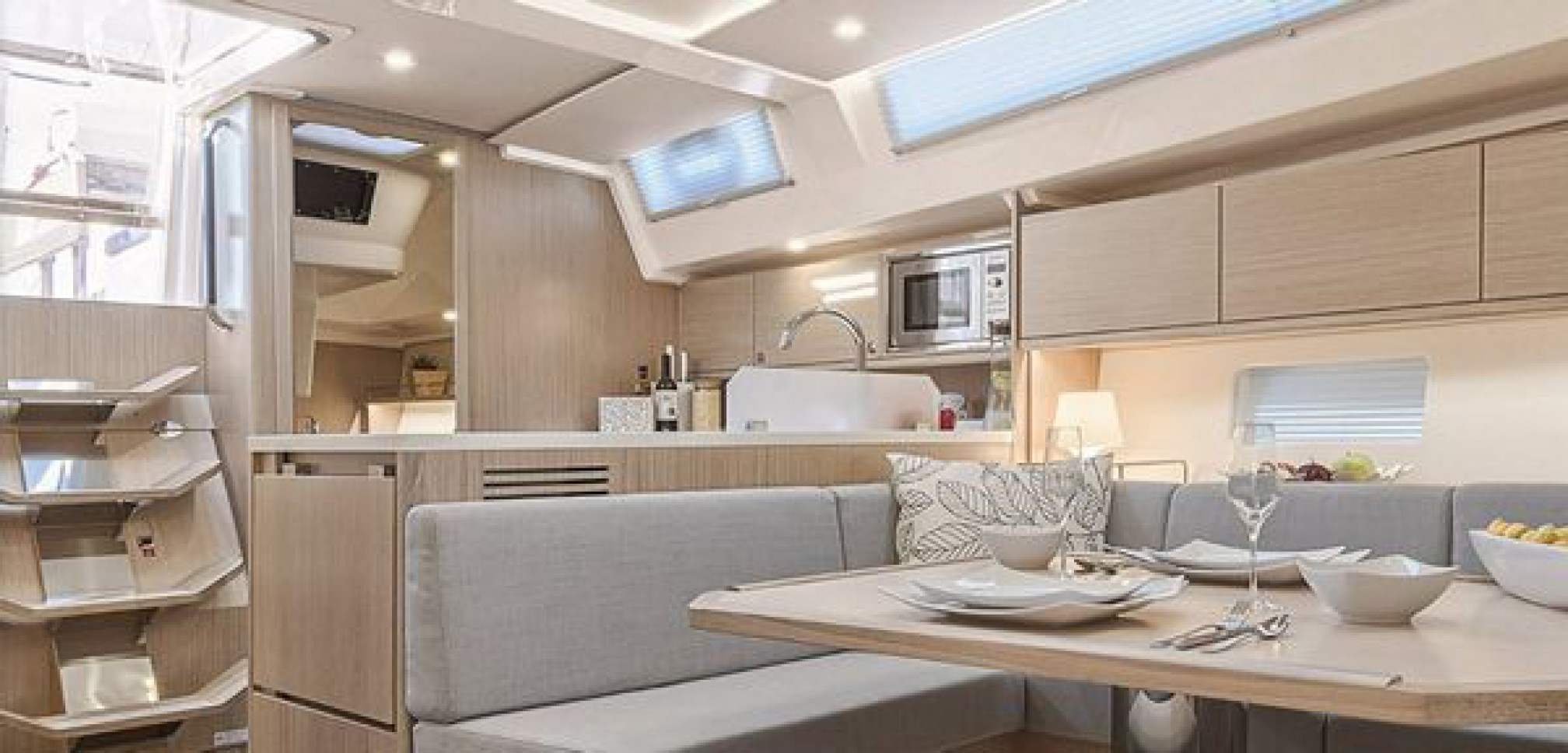 Velero de alquiler Bavaria C45 salón