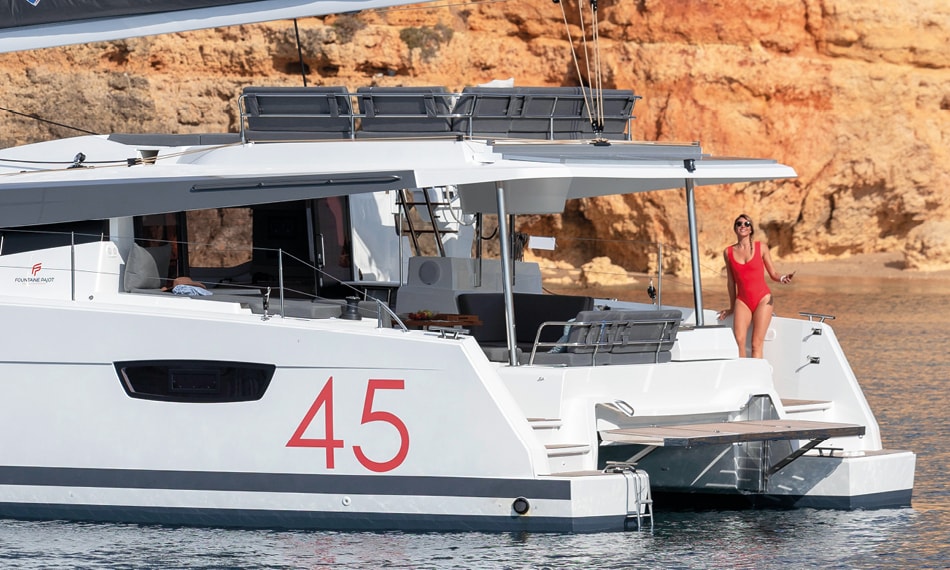 Rental catamaran Elba 45 stern