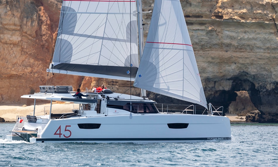 Catamaran de alquiler Elba 45 navegando