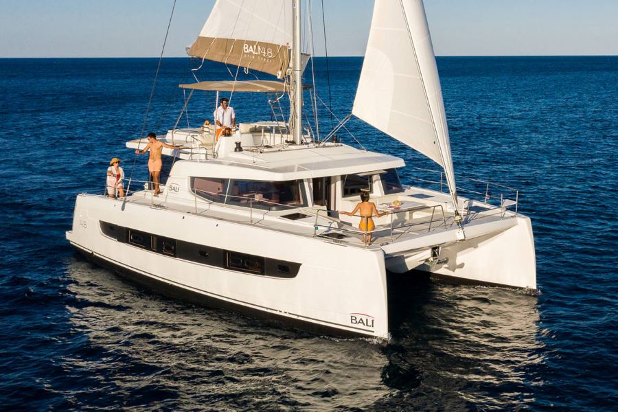 Rental catamaran Bali 4.8 layout