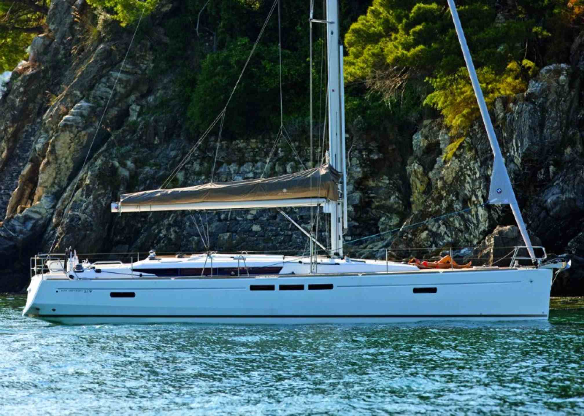 Velero de alquiler Sun Odyssey 519 fondeado	