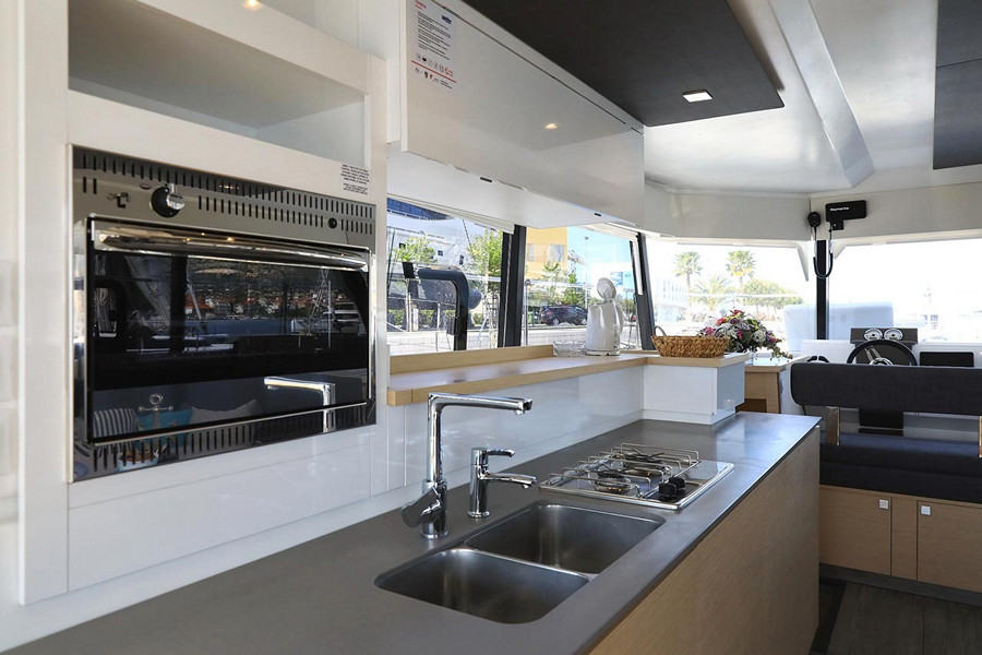 Catamaran de location Fountaine Pajot MY 37 cuisine