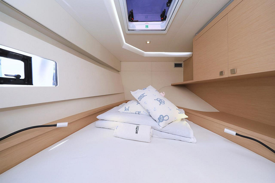 Catamaran de location Fountaine Pajot MY 37 cabine double