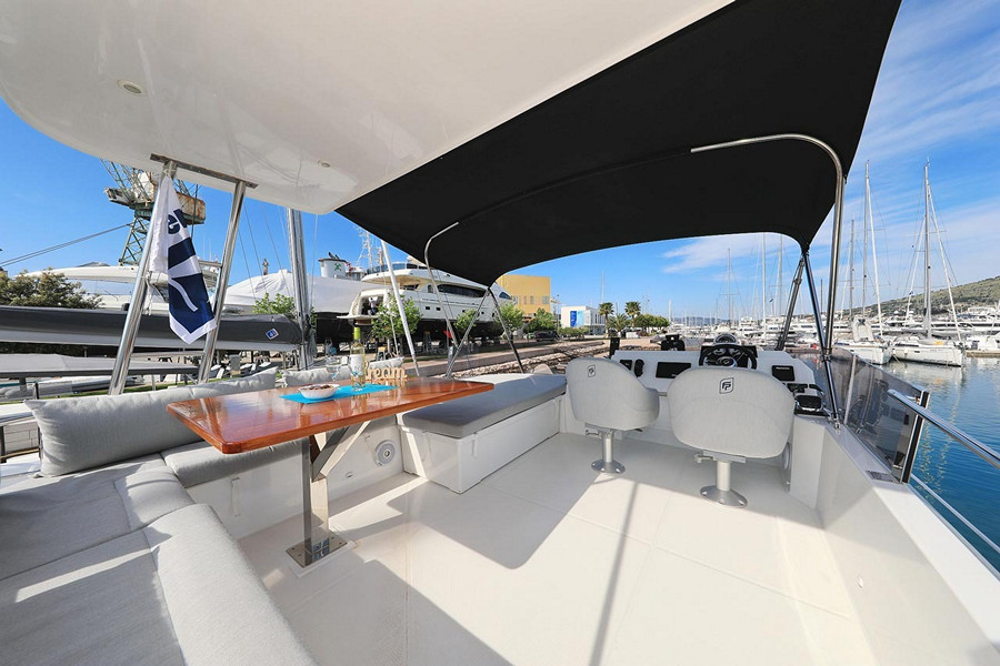 Catamaran de location Fountaine Pajot MY 37 flybridge