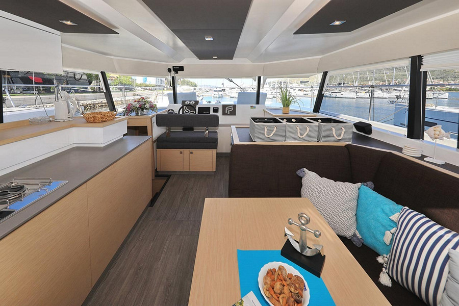 Catamaran de location Fountaine Pajot MY 37 salon