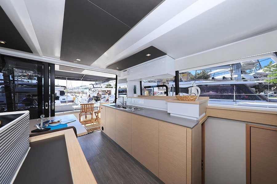 Catamaran de location Fountaine Pajot MY 37 salon