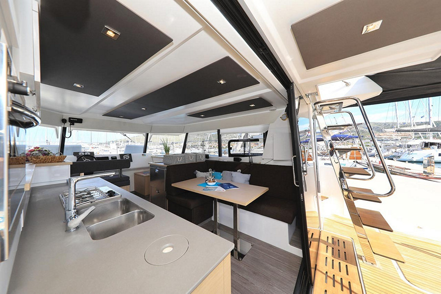 Catamaran de location Fountaine Pajot MY 37 salon