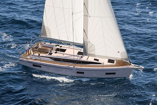 Bavaria C38 (3 cab) sailing