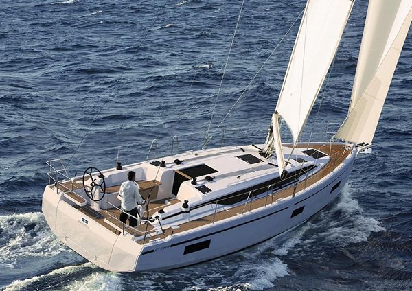 Bavaria C38 (3 cab) sailing