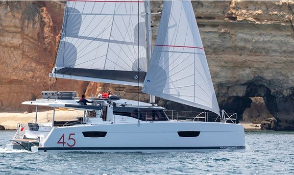 Catamaran de alquiler Elba 45 (4 cab) exteriores