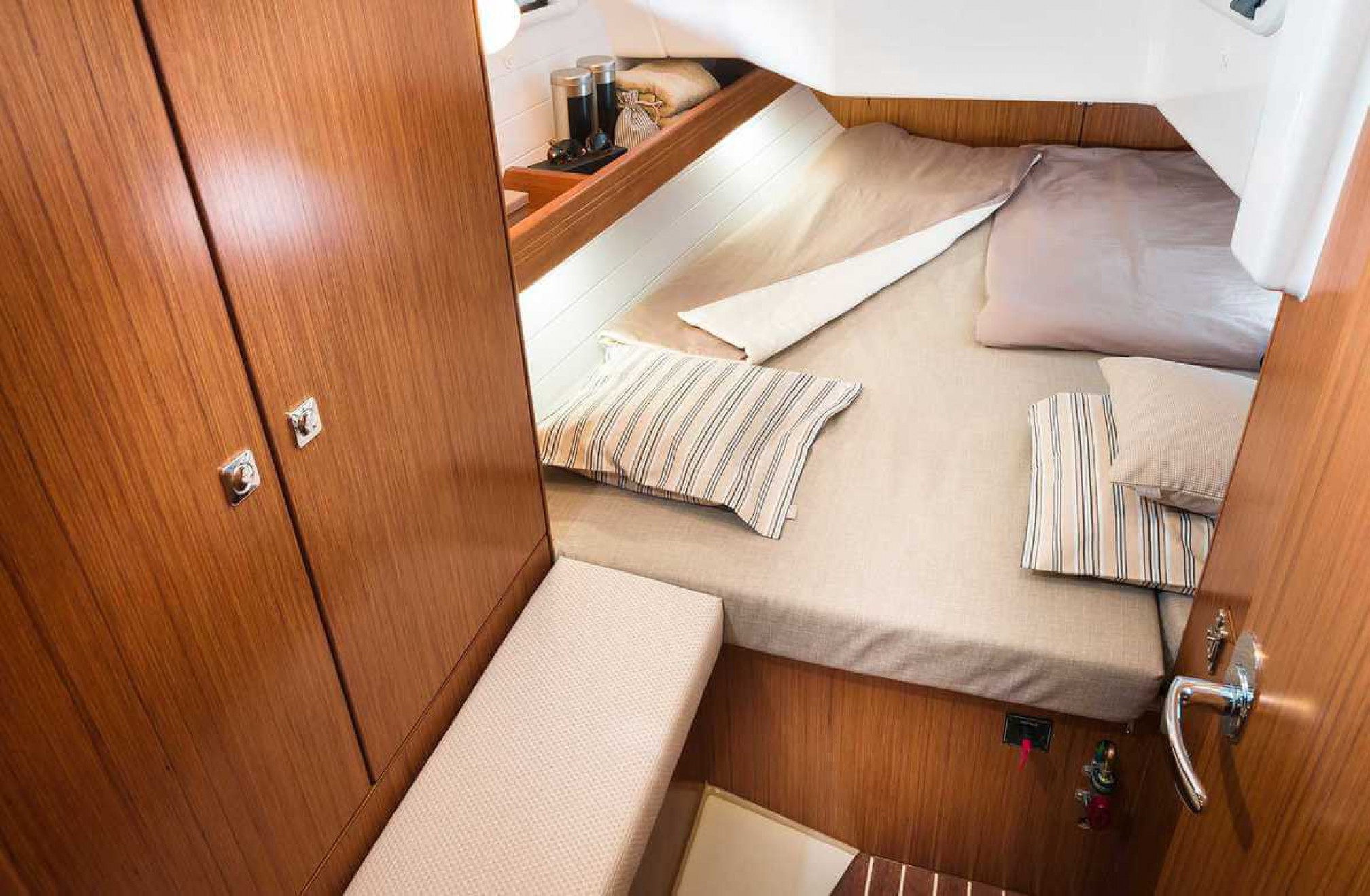 Veler de lloguer Bavaria 34 cruiser cabina