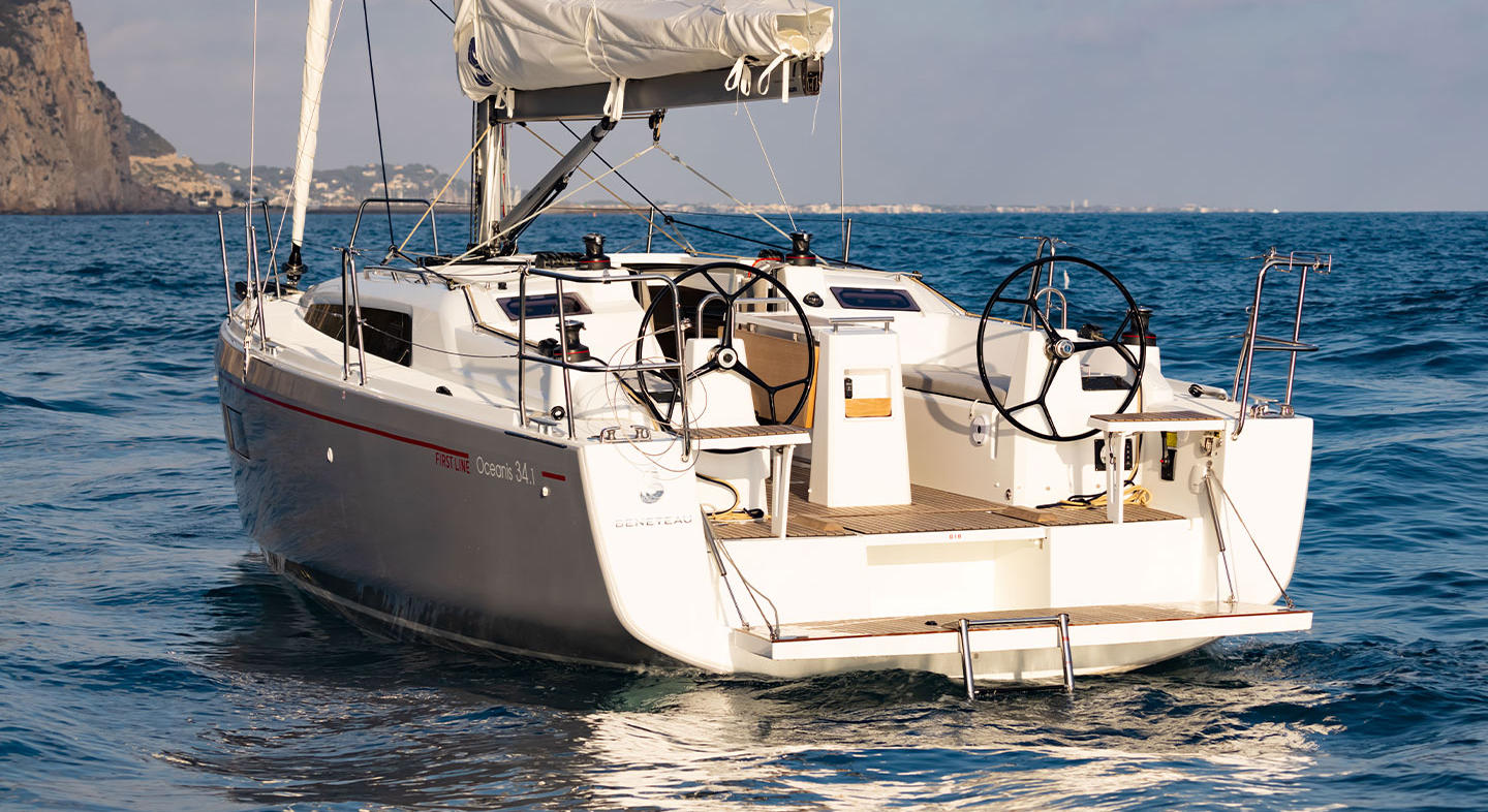 Veler de lloguer Oceanis 34.1 popa