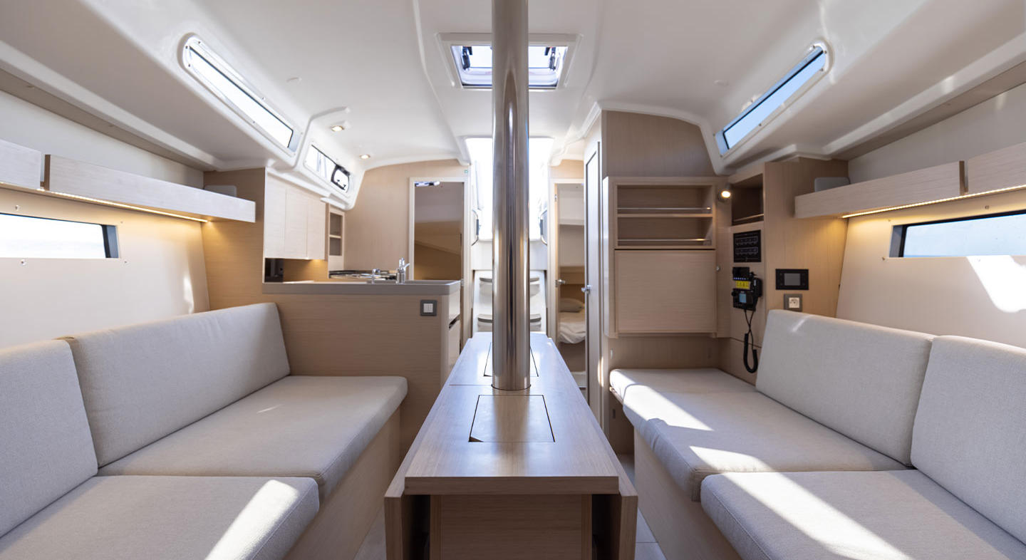 Velero de alquiler Oceanis 34.1 salón