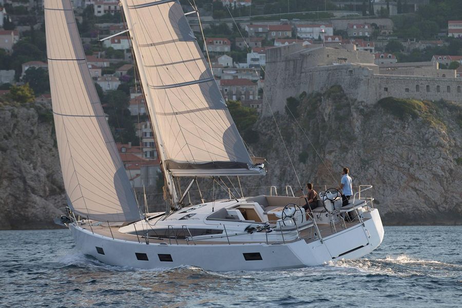 Velero de alquiler Jeanneau 54 - 4 + 1 cab navegando