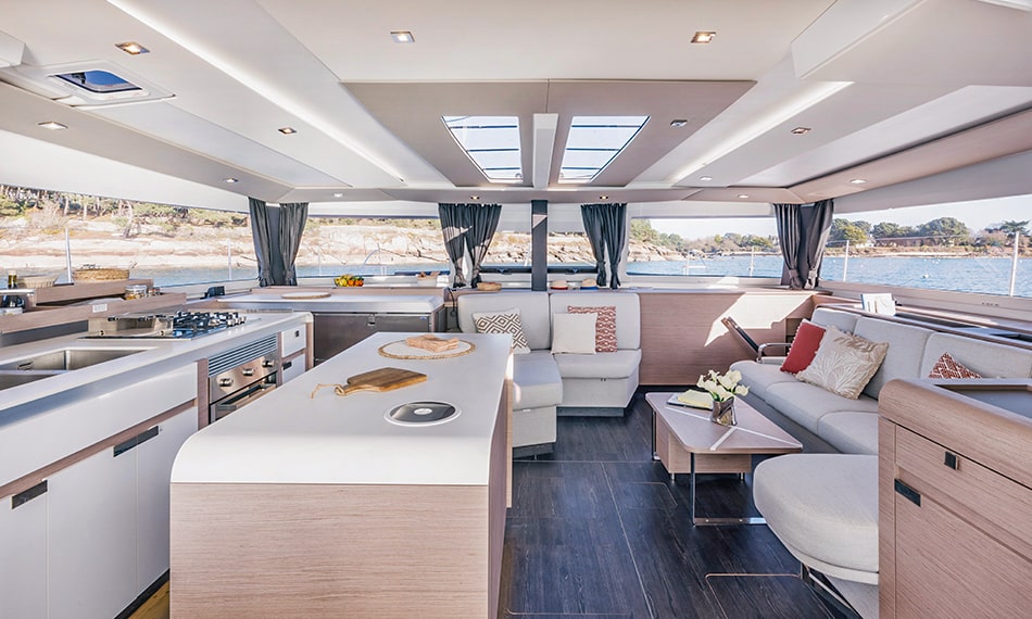 Арендный катамаран Fountaine Pajot Aura 51 (5 cab) салон