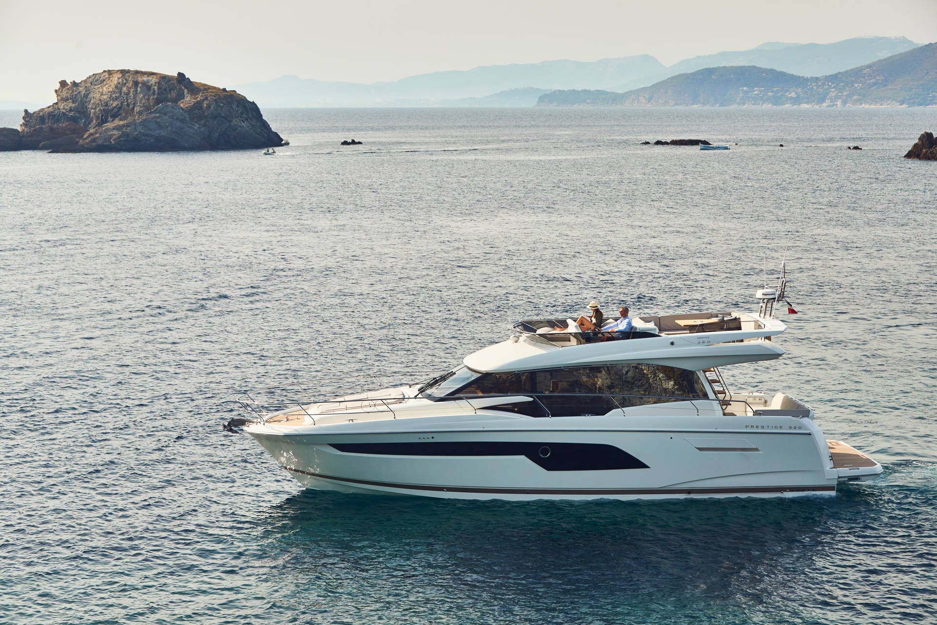 Yate de alquiler Prestige 520 Flybridge (3+1 cab) navegando