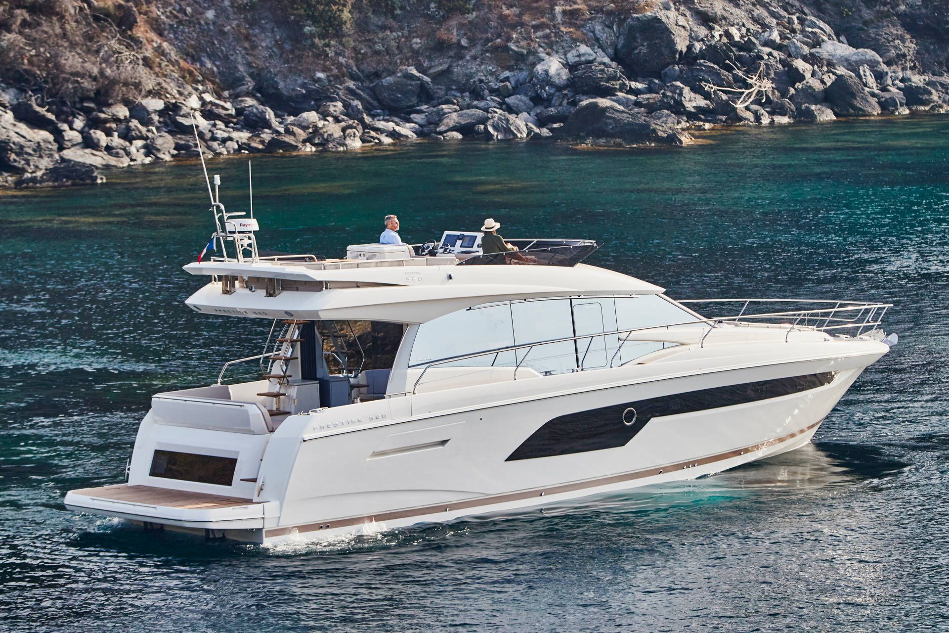 Yate de alquiler Prestige 520 Flybridge (3+1 cab) navegando