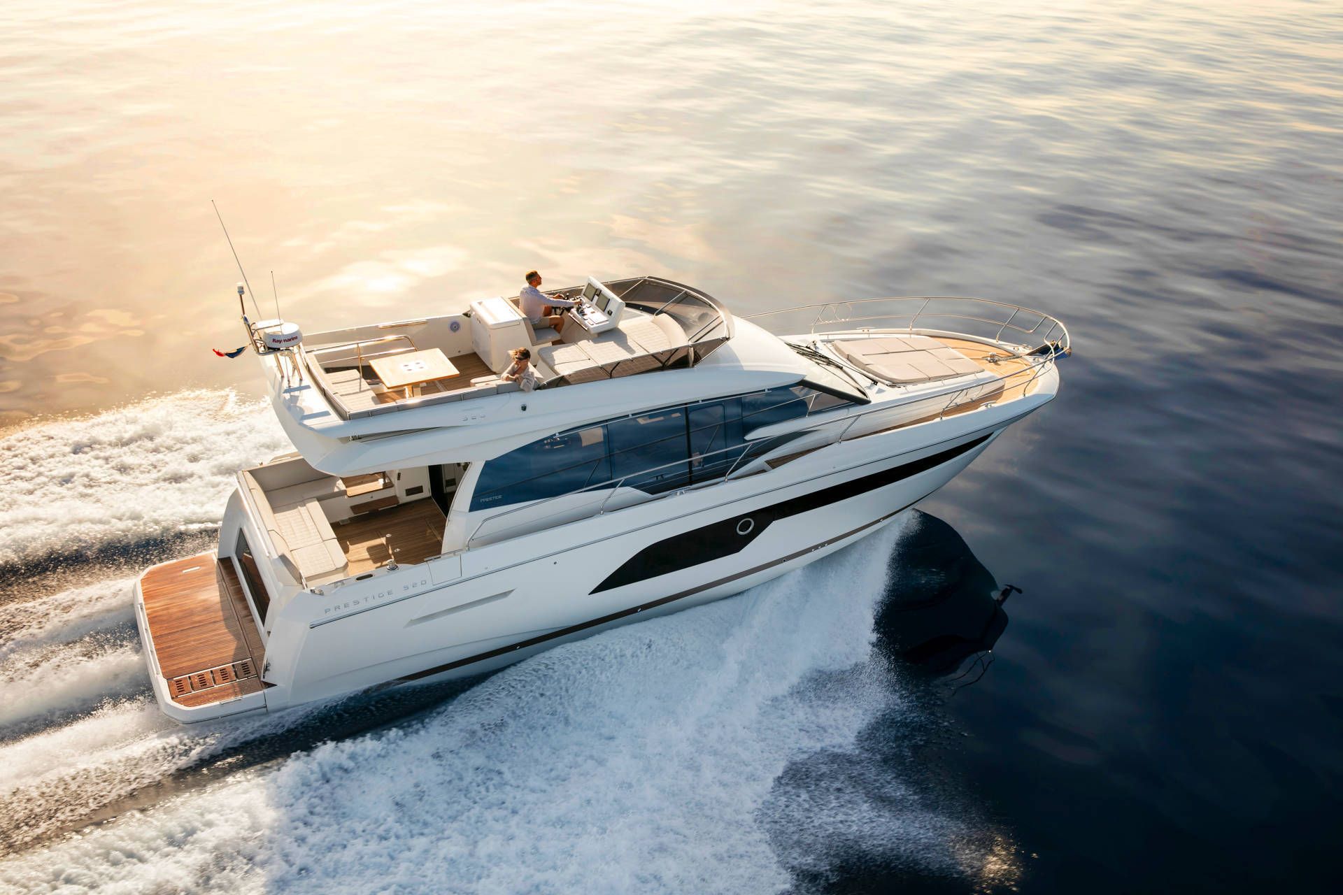 Yate de alquiler Prestige 520 Flybridge (3+1 cab) navegando