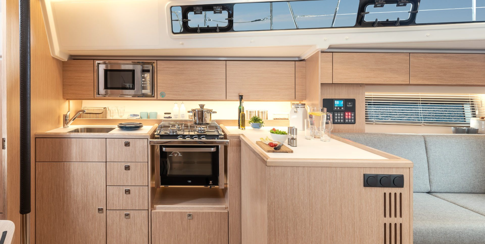 Rental sailing boat Bavaria C42 galley