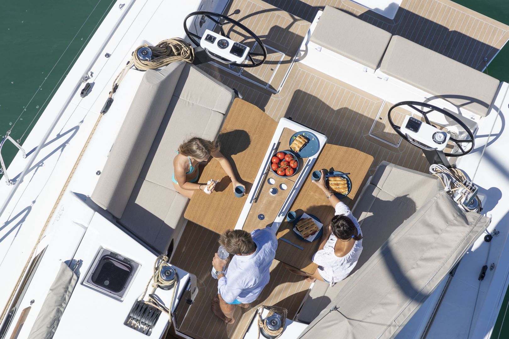 Rental sailing boat Dufour 430 (4 cab) cockpit