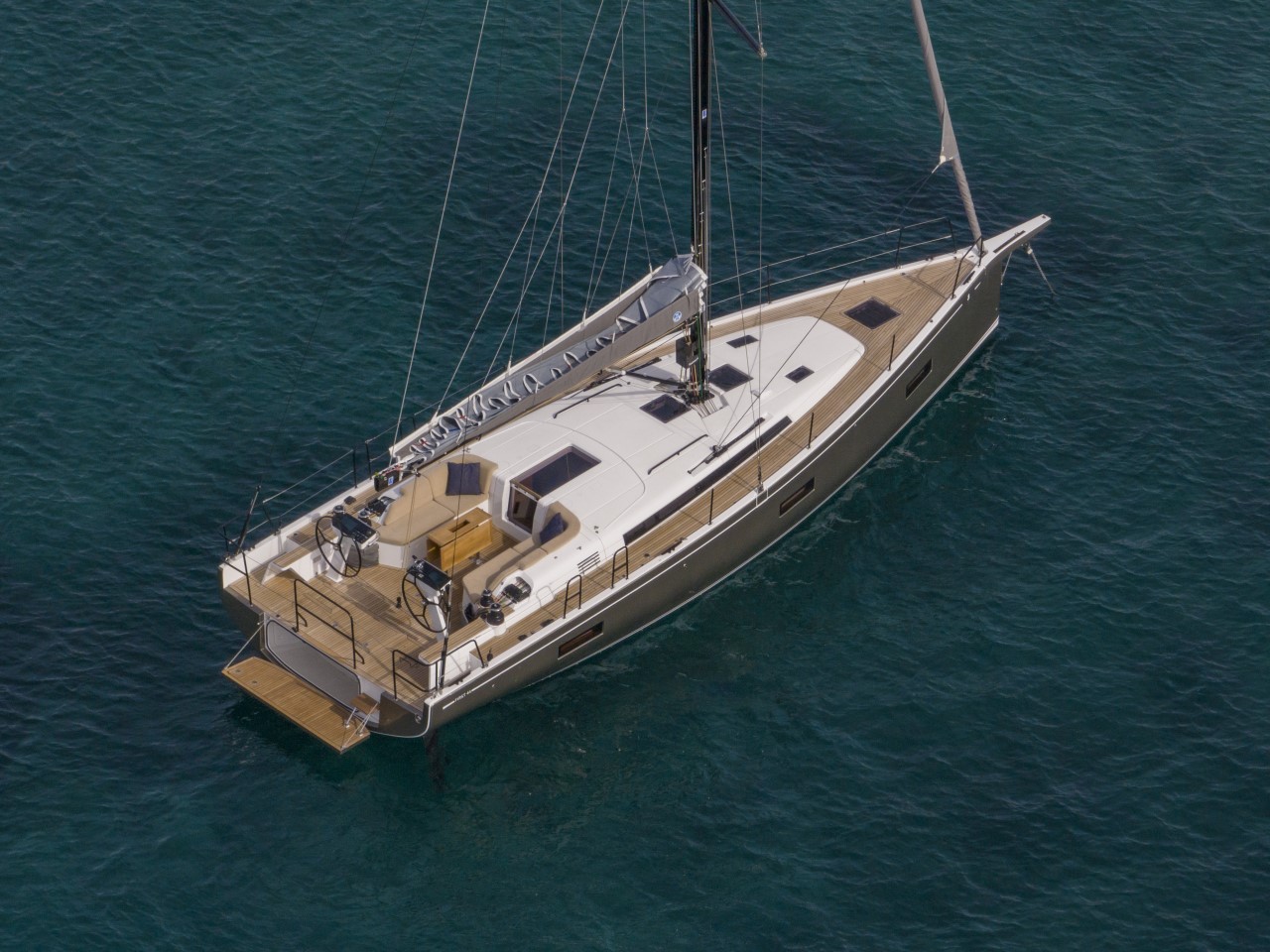 Rental sailing boat First 44 outdoors