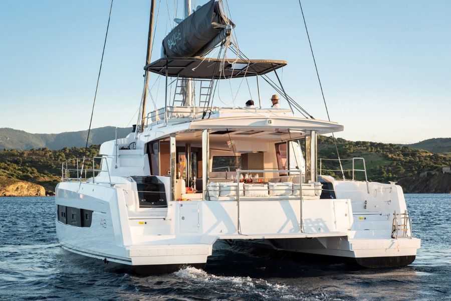 Rental catamaran Bali 4.8 double cabin