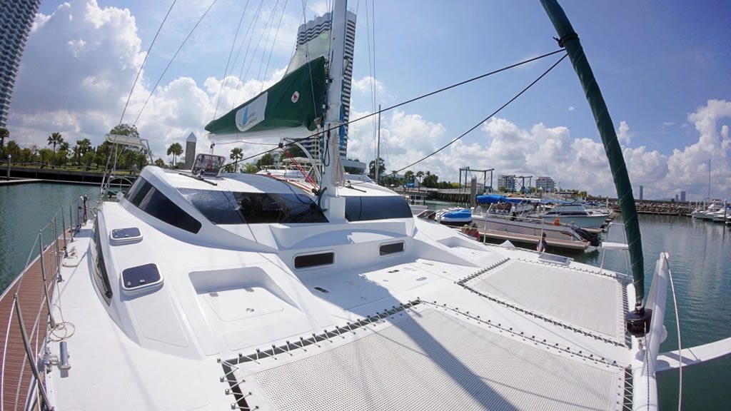 Rental catamaran Island Spirit 380 (4 cab) bow