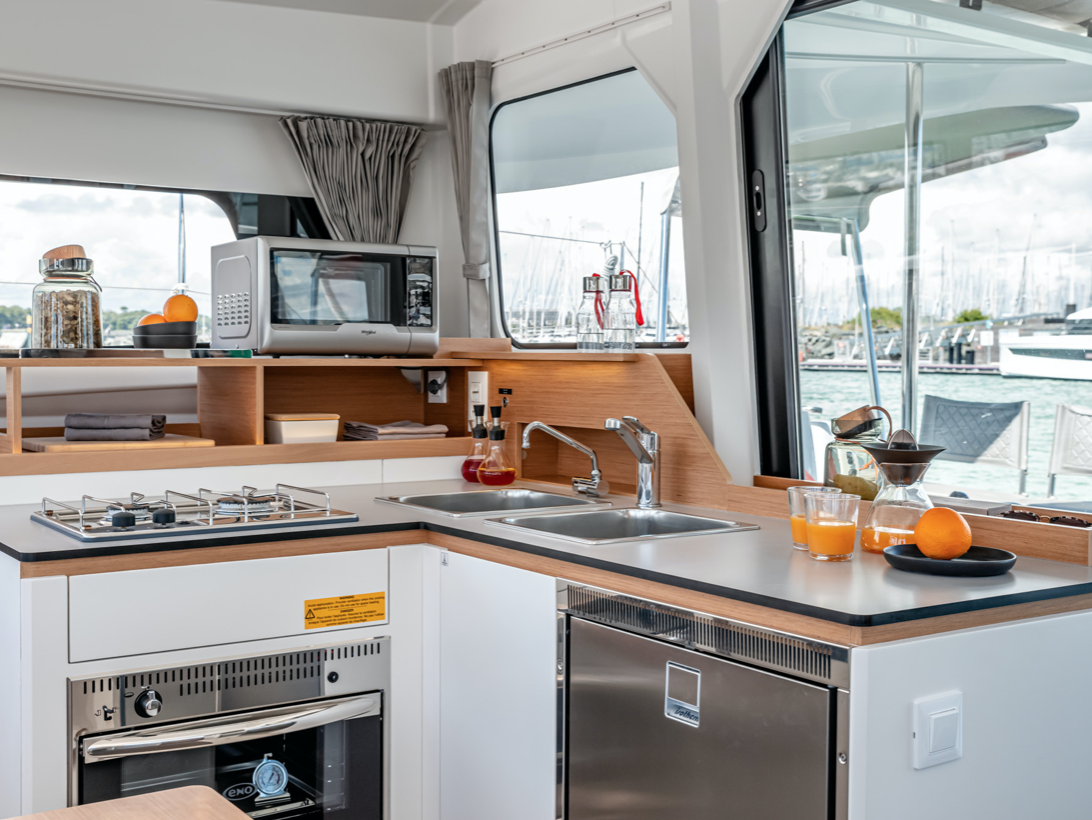 Catamaran de alquiler Excess 11 (4 cab) cocina