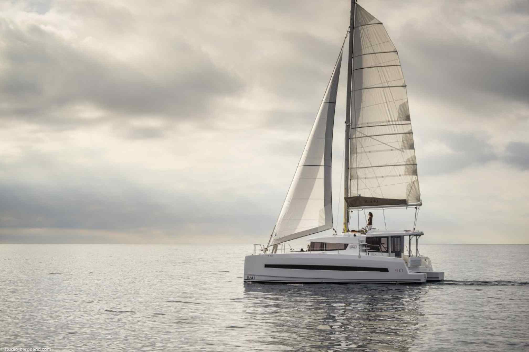 Bali 4.0 catamaran de alquiler