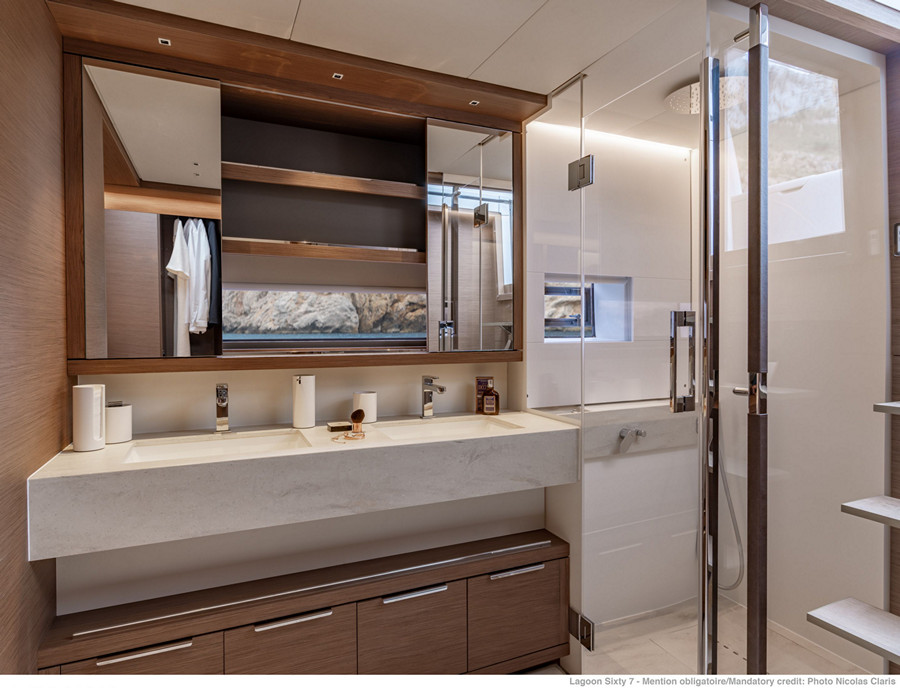 Rental yacht Lagoon Sixty 7 (5+2 cab) bath