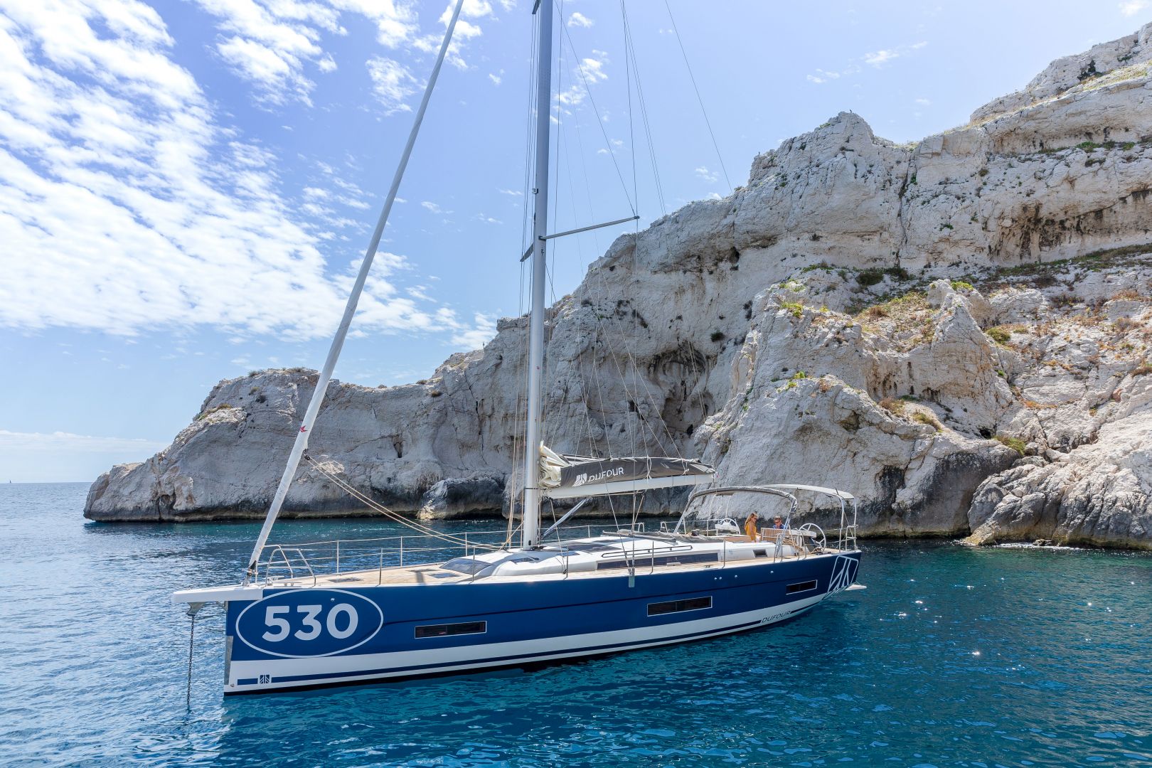 Rental sailing boat Dufour 530 anchored