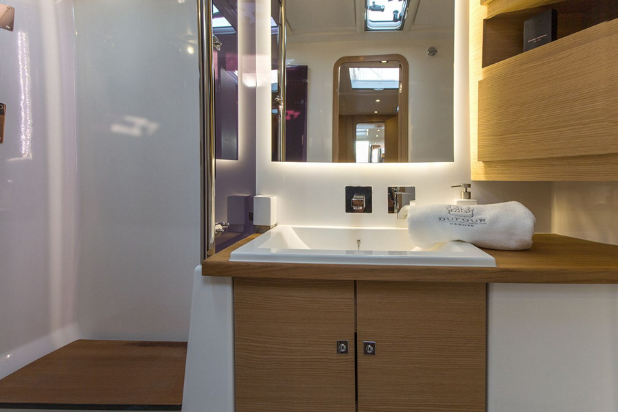 Velero de alquiler Dufour 56 baño