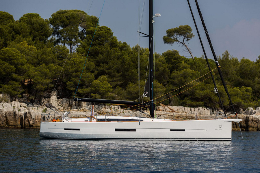 Rental sailing boat Dufour 56 anchored