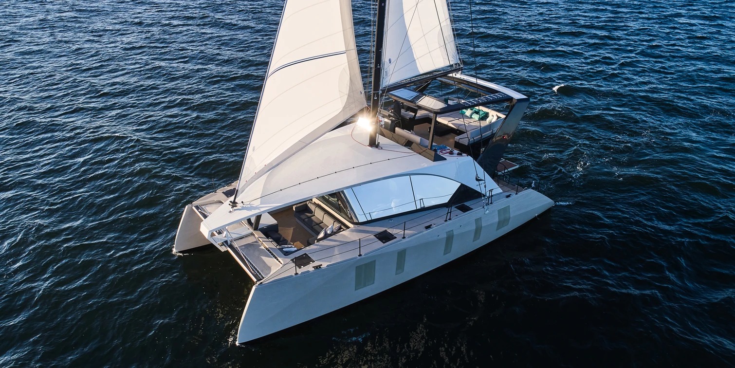 Catamaran de location WAVE 50 naviguant