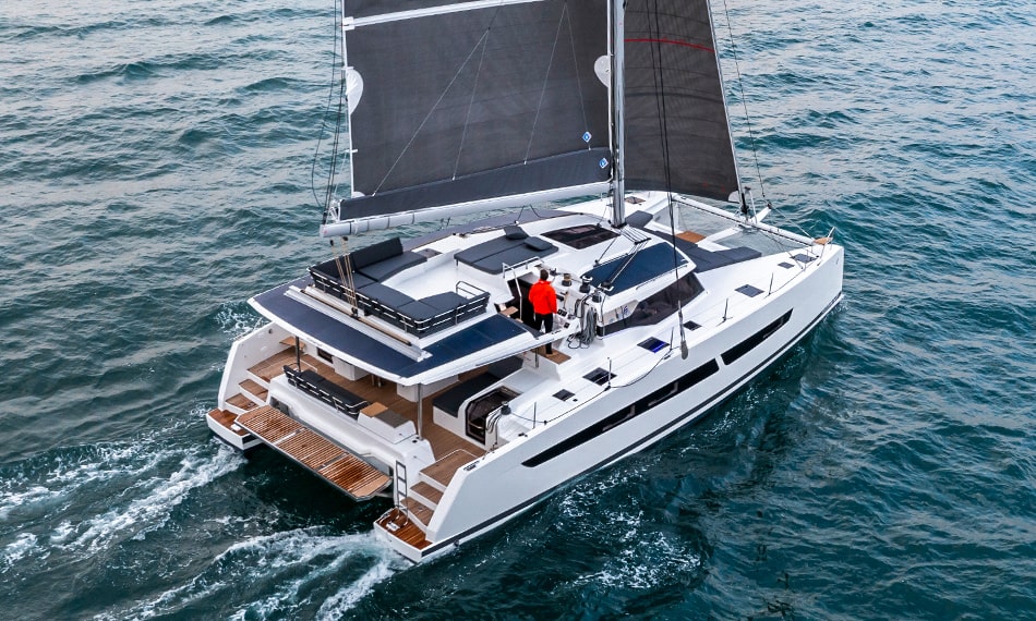 Catamaran de location Fountaine Pajot Aura 51 (5 cab) naviguant