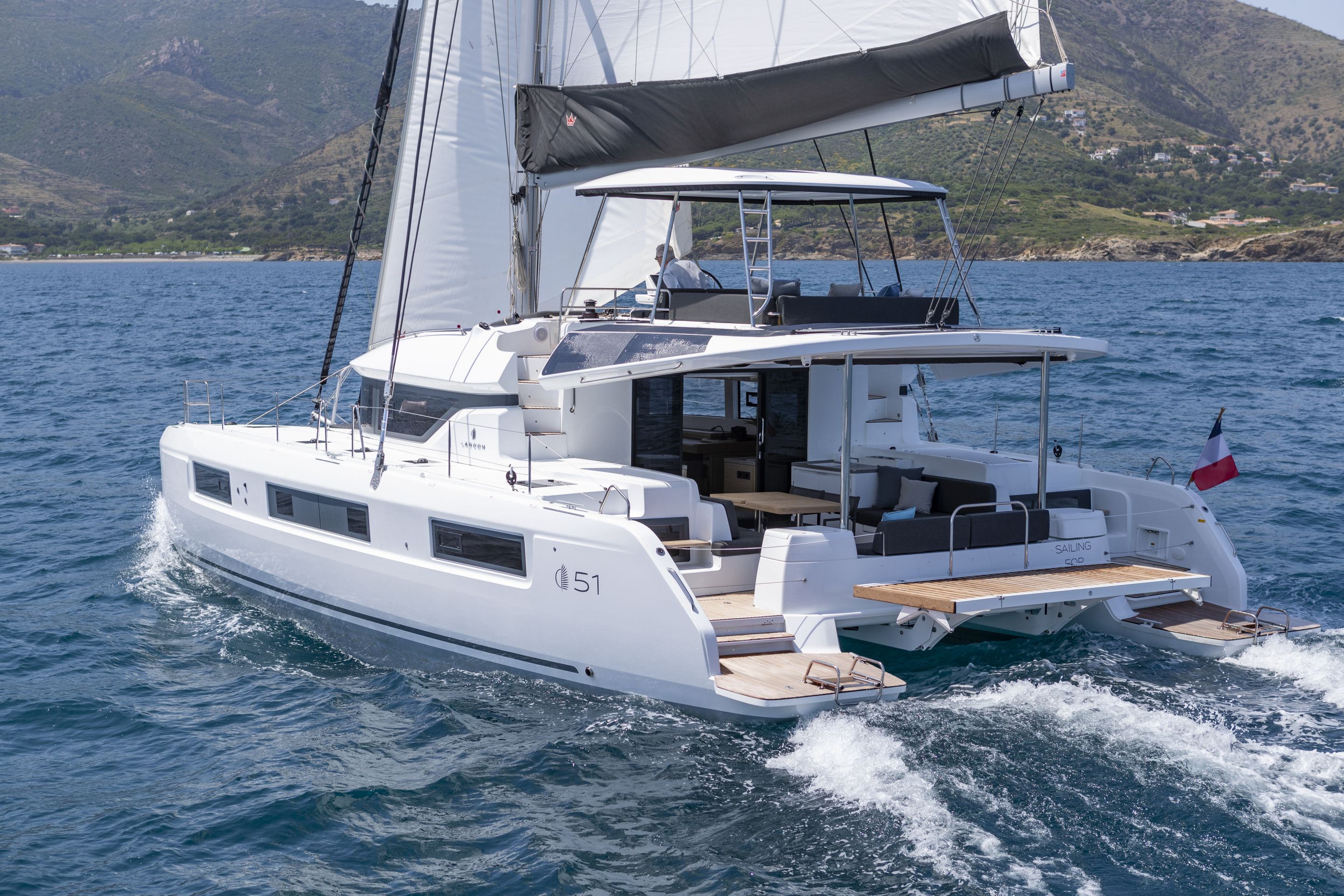 Catamaran de location Lagoon 51 (6 cab) naviguant