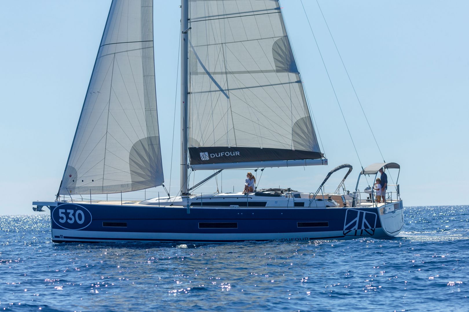 Velero de alquiler Dufour 530 navegando