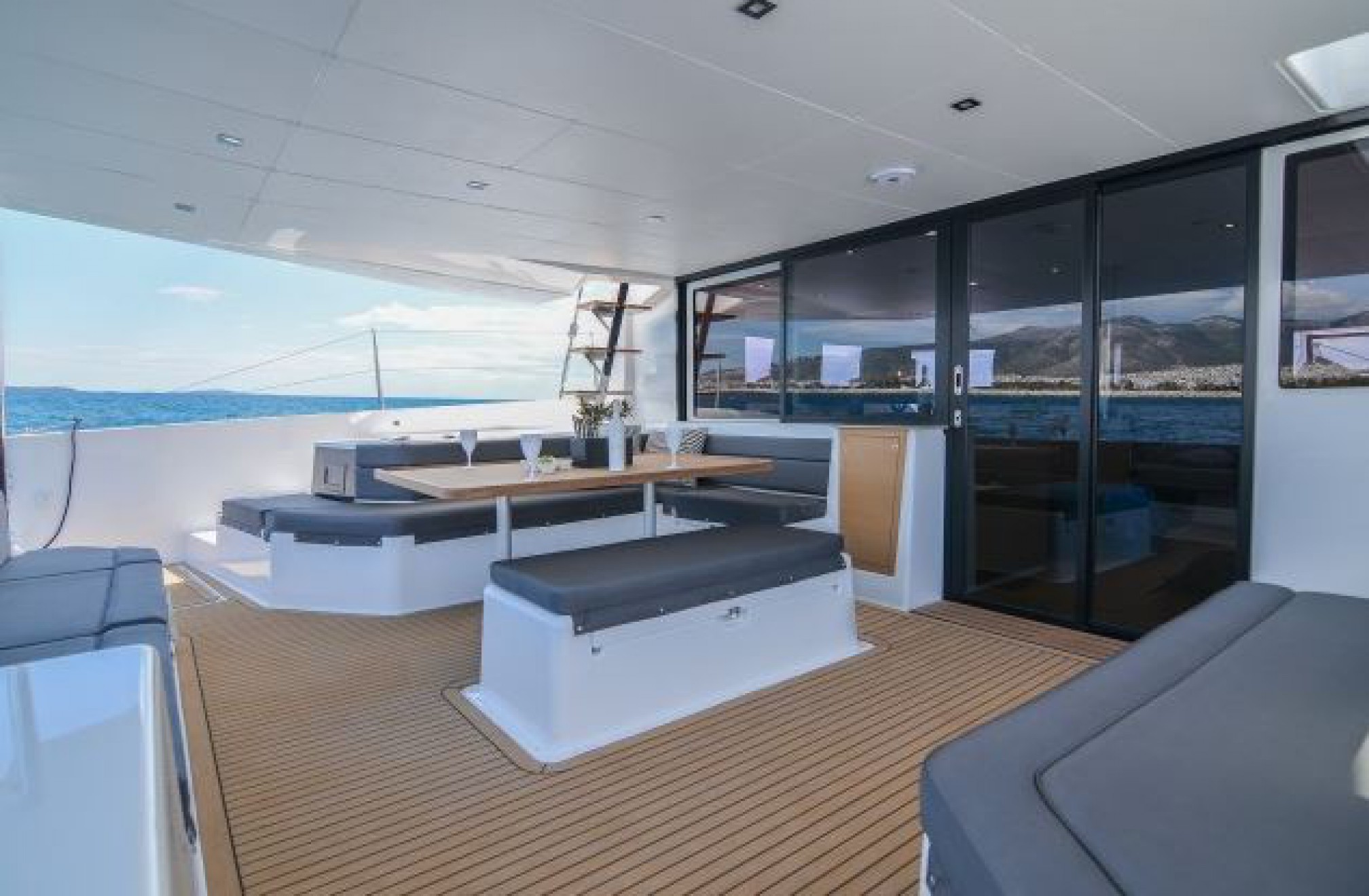 Catamaran de lloguer Dufour 48 exteriors