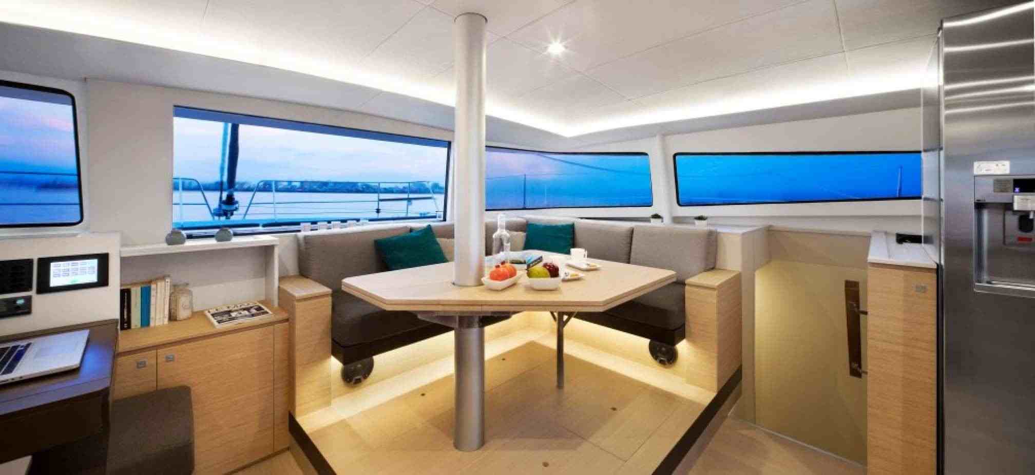 Bali 4.5 catamaran de alquiler, salón