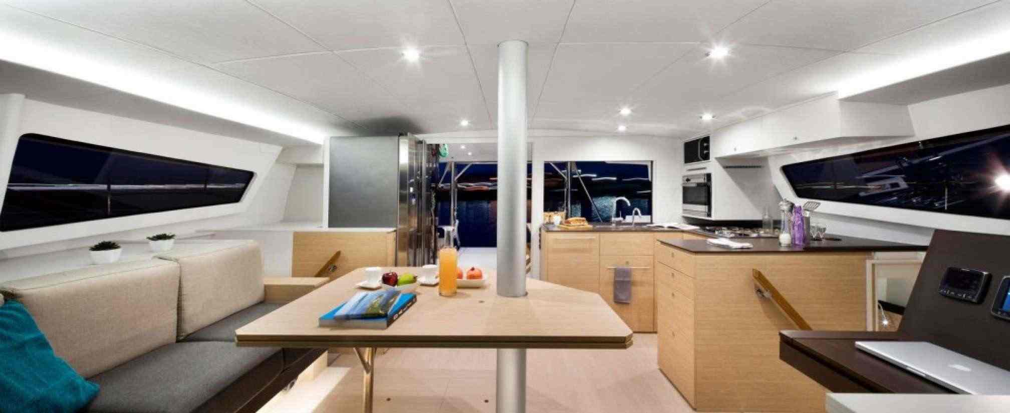 Bali 4.5 catamaran de alquiler, salón