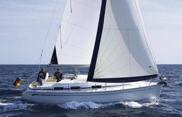 Velero de alquiler Bavaria 30 cruiser (2 cab) navegando