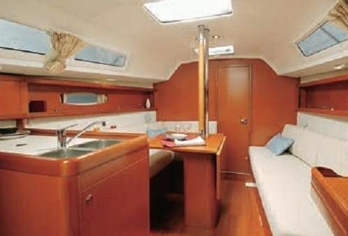 Oceanis 31_Oceanis 31_saloon