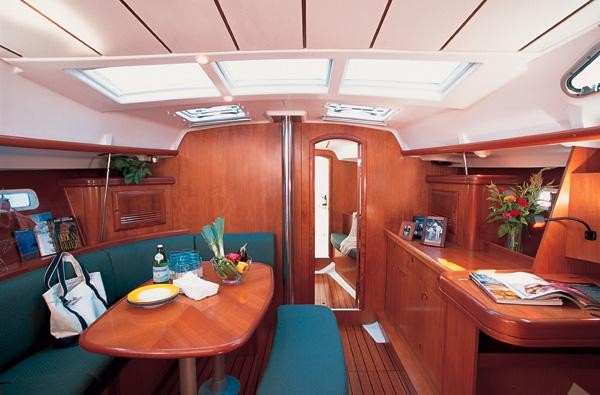 Oceanis 393 (2 cab)_Salon