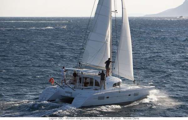 Lagoon 380 sailing